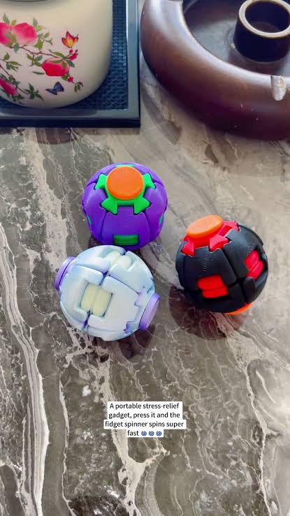 SPINNING FIDGET BALL (STRESS RELIEF TOY)